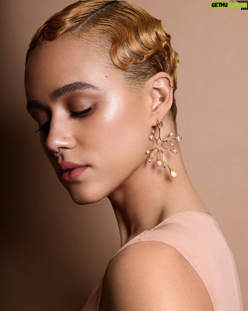 Nathalie Emmanuel Instagram - Beautiful shots taken by one of my favourite make up artists and talented photographer @beau_nelson from @naacpimageawards! Hair by @neekobackstage_