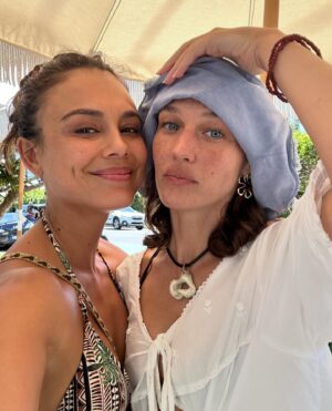 Nathalie Kelley Instagram - I went home to Australia to reconnect with my amazing inter-generational (and inter-species) community of friends and family... @nina_karnikowski my oldest friend always masterfully weaves new and exciting energy into my life - like the time she introduced me to one of my heroes (though she would refute and resist that title) but there’s no other way to describe my deep love and admiration for @helenanorberghodge. Her work has so profoundly impacted my life and I am honored to call her my friend.. thank you to @bebemoire for the new friendship and the beautiful handloomed sarong, @orchardstlove , @brooke.brash and @kinkalow for the tea and giggles… and thank you to the Gadigal and Bundjalung lands and people for always always nourishing me and pointing me back in the right direction.  And last but certainly not least my grandmother Rafaela, 100 yrs old and still going strong. Counting the days until we are all reunited once more 🫶🏽