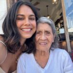 Nathalie Kelley Instagram - I went home to Australia to reconnect with my amazing inter-generational (and inter-species) community of friends and family... @nina_karnikowski my oldest friend always masterfully weaves new and exciting energy into my life - like the time she introduced me to one of my heroes (though she would refute and resist that title) but there’s no other way to describe my deep love and admiration for @helenanorberghodge. Her work has so profoundly impacted my life and I am honored to call her my friend.. thank you to @bebemoire for the new friendship and the beautiful handloomed sarong, @orchardstlove , @brooke.brash and @kinkalow for the tea and giggles… and thank you to the Gadigal and Bundjalung lands and people for always always nourishing me and pointing me back in the right direction. And last but certainly not least my grandmother Rafaela, 100 yrs old and still going strong. Counting the days until we are all reunited once more 🫶🏽
