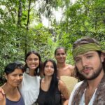 Nathalie Kelley Instagram - When I first came across @ninagualinga and her incredible work a few years ago, the idea of visiting her in her village of Sarayaku was a distant dream. That dream was recently made a reality when I was invited to celebrate @ninagualinga’s 30th bday surrounded by her friends, family and ayllu (community). What a privilege for @andresalonso7 and I to wake up and drink Guayusa with her mama, and listen as she interpreted our dreams and shared her wisdom. What bliss to swim in these crystalline waters and appreciate the beauty of a primary rainforest, lovingly managed by the Kichwa community. I know our respective Quechua and Kichwa ancestors were and still are connected by language and culture and by a shared reverence for Pachamama… thank you @ninagualinga @helenagualinga @inayusiren for welcoming me to Sarayaku, the first of many trips I hope to make you this magical part of the Amazon. 🔹And thank you @andresalonso7 for saying yes to this trip of a lifetime. The image of you drinking chicha will be forever embedded in my memory 😂.