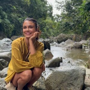Nathalie Kelley Instagram - A little message of support for all the brave souls in the world who love PEACE and dare to dream of a day when PEACE prevails on this Earth -thank you for speaking up against injustice and for your passionate stance against war and violence. Protesting for peace is noble, holy work but please be hyper vigilant against those with violent rhetoric and motives who want to infiltrate your movement. Your fight against injustice must include injustice against ALL people. Do not align yourself with movements or regimes that spew hatred and oppress their own people. Keep your eyes on the prize of collective liberation and hold true to the principles of non-violence.  These are heavy and dark times that we will look back on with horror and grief, but the PEACEMAKERS among us need to cling firmly to compassion, radical empathy, deep listening and LOVE  more than ever. Don’t let this dark cloud that has descended over humanity darken your hearts. Hold firmly to what is pure and good. No one is free until we are ALL free and that includes freedom from the poison of hatred and extremism. Blessed are PEACEMAKERS ☮️ 🕊️