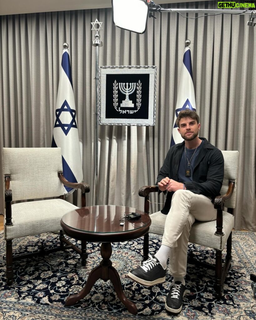 Nathaniel Buzolic Instagram - One word to describe the spirit of Israel - LIFE. “The children of Israel alive” “Am Israel chai” couldn’t be a more fitting statement of a nation of people such as this. I would rather be a foreigner in their land than a citizen of my own home 🇮🇱 My time here is coming to an end. But this isn’t the last time I’ll be in this land standing with this people.