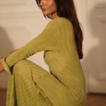 Nathanya Sion Instagram - A New Era of Me. 💚 Photo par l’incroyable : @evygraph Robe de la marque : @phemeparis Hair : @yaalomhair_wigs_