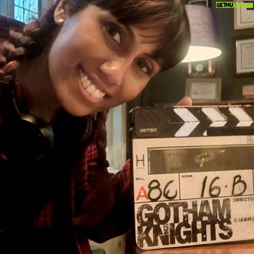 Navia Robinson Instagram - Episode 5 of Gotham Knights is available to stream on The CW (U.S.) and @hbomax (elsewhere) !! Directed by the stellar @nimishamukerji ! Boy, I really like this one…Written by @ellelipson & @uncle_daddy