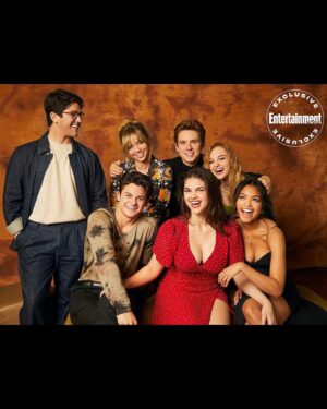 Navia Robinson Instagram - @entertainmentweekly 🧟‍♀️
