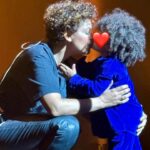 Nawell Madani Instagram - J’ai commencé par un rodage dans toute la France mais aussi chez moi à Bruxelles pour préparer mon retour. J’ai énormément de respect pour mon public! On a une relation spéciale, une belle relation. J’avais besoin de le retrouver dignement. J’ai choisi pour ce date, de plus de 2h, le sublime @theatre_champs_elysees Et c’était incroyable, mémorable. Merci à toutes les personnes qui ont contribué de près ou de loin à la réussite de ces 5 dates! Merci à mon public, pour l’amour, pour ces 5 magnifiques standing ovation ♥️ Merci à mon équipe technique: @yann.arsene Alex, Nicolas, Louis, Thibault Vous avez assurés! Merci pour votre implication, votre professionnalisme et la bonne humeur Merci à ma production: Merci @ekindinis des bains douche au TCE! Merci @pascallelli @sheeezzz et toute l’équipe @agapeprod.fr Zoé, Noam… Merci de croire en moi, de pousser les murs et les montagnes pour que ça existe! Merci @berengere_alkemia_diffusion #JeTeKiff @linda_percheron pour ton soutien sans faille. Merci pour chacun de tes mots quand je suis au bout du rouleau Merci à mon équipe artistique: Merci @marcpistolesi pour la mise en scène et ta folie! Merci pour ton exigence et ta délicatesse. Merci @juliebargeton pour ton regard et chacun de tes retours justes, pour ta sensibilité et ta franchise Merci @instarbad d’être là depuis le premier spectacle. Merci pour ton génie, ta folie! Le mec le plus drôle de Paris. Merci @naby_madani d’être là a mes côtés! Pour chacun de tes mots et la force que tu me donnes au quotidien. Merci @darkawol pour ton professionnalisme et pour chacun de tes visuels. Merci d’être mon amie. @ramdanemerouane pour le photoboot Merci @stephanecohenimpresario le meilleur attaché de presse de la place de Paris Merci @aasuzyvatinet mon agent, toi même tu sais combien je t’aime te3 les fous! Merci @panameartcafe @karimkachour @titouan.faure pour ces images. Merci @djebril_zonga mon étoile, d’avoir accepté de clôturer à mes côtés. Merci à ma famille que j’aime plus que tout! BIG UP à ma mère…sans toi, c’est impossible ♥️ merci Papa d’être venu malgré ton état de santé ♥️ Merci @yassine___ben d’être mon acolyte depuis mes débuts