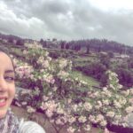 Nazanin Bayati Instagram - 🇮🇹💚💟❤️🙏🏻🙏🏻 حیف نیست بهار از سر اتفاق بغلتد در دستم آن وقت تو نباشی! . . شمس لنگرودی