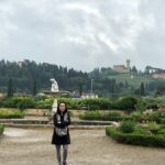 Nazanin Bayati Instagram - 🇮🇹💚💟❤️🙏🏻🙏🏻 حیف نیست بهار از سر اتفاق بغلتد در دستم آن وقت تو نباشی! . . شمس لنگرودی