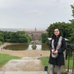 Nazanin Bayati Instagram - 🇮🇹💚💟❤️🙏🏻🙏🏻 حیف نیست بهار از سر اتفاق بغلتد در دستم آن وقت تو نباشی! . . شمس لنگرودی
