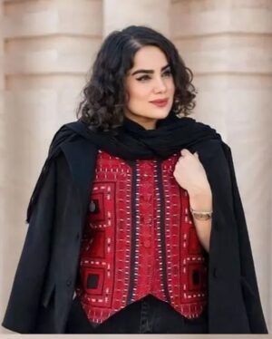 Nazanin Boniadi Instagram - #WomanLifeFreedom lives on. If democracy ever prevails in Iran it will be because of Iranian heroes like #RoyaHeshmati and #ZeynabKhonyabpour who refuse to bow to the Islamic Republic’s tyrannical rule.

Roya Heshmati (slide 1) received 74 lashes after being convicted for refusing to abide by the Islamic Republic’s draconian hijab law. “I won’t cover up” she pronounced even as they executed her barbaric punishment in what she described as “a medieval torture chamber.” 

Zeynab (Bahar) Khonyabpour (slide 2) has received a two year prison sentence for sharing photos without hijab on social media. 

They risk everything for freedom even as the world has moved on.