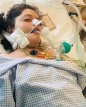 Nazanin Boniadi Instagram - 16-year-old #ArmitaGeravand is in a coma after a Tehran subway assault by Islamic Republic hijab enforcers, for flouting the compulsory veil. History repeats itself while the world continues negotiating with, legitimizing and platforming the oppressive regime.
#WomanLifeFreedom #MahsaAmini