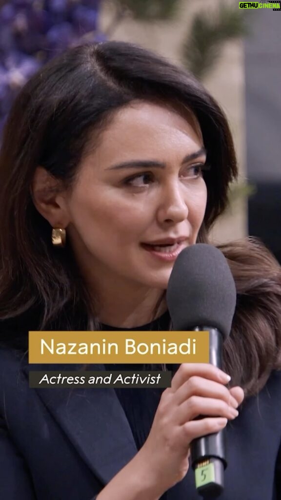 Nazanin Boniadi Instagram - “The revolutionary fire is very much ablaze in the hearts and minds of Iran’s embattled protesters,” said actor and activist @nazaninboniadi at the Nobel Peace Prize Forum in December. Hear all she had to say on YouTube, link in bio🔥 #burningfordemocracy #zanzendegiazadi