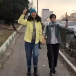 Nazanin Boniadi Instagram - After 16 months of unjust imprisonment, heroic journalists #ElahehMohammadi & #NiloofarHamedi who broke the story of #MahsaAmini’s murder in custody that ignited Iran’s #WomanLifeFreedom uprising, have been released on heavy bail while they appeal their lengthy sentences. Notably and courageously, they appear without the compulsory hijab.

Update 1/15/24: A hijab case has been filed against the journalists a day after their release.