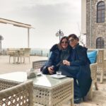 Nebahat Çehre Instagram - 🌼 8 Mart Dünya Kadınlar Günü’nde Diyarbakır’daydım. Söyleşimin öncesinde sevgili @omursabuncuoglu ile Diyarbakır’ı gezdik. Sur’a gittik ve muhteşem Diyarbakır mutfağından tadımlar yaptık. Keyifli Sohbetimiz bu hafta sonu Cumartesi Sürprizi ve Pazar Sürprizi İle Show Tv ekranlarında olacak... Ayrıca misafirperverliği için @ceylankaravilpr Avm’ye ve sevgili @didem_yilmazoto çok teşekkürler ❤️