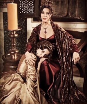 Nebahat Çehre Instagram - Muhteşem Yüzyıl Hatırası 😊 @selmaergecofficial ❤️ #muhteşemyüzyıl