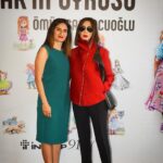 Nebahat Çehre Instagram - 👉Sevgili @omursabuncuoglu yeni Projesi #onlarınöyküsü kitabında çocuklarımıza destek vermek amacıyla @aslibankoglu ile birlikte muhteşem bir öykü hazırladık ... Her kitap kızlarımıza birer Umut olacak... sizlerde kitaplarımızı satın alarak çocuklarımıza okumaları İçin destek olabilirsiniz 🙏 @inkilapkitabevi