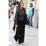 Nebahat Çehre Instagram - Corona günlerinden sıkıldık, yorulduk biliyorum ama çiçekli, mutlu, güzel günler bizi bekliyor ... Azıcık daha zaman 🌺 #evdekal