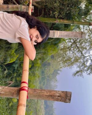 Neelanjona Neela Instagram - কুয়াশা ভেজা সকাল বেলায়, কি জানি কার অপেক্ষায় 🪷
Good morning 🌅