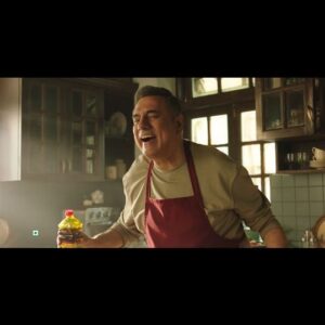 Neena Gupta Instagram - Y'all wanted to know what P Mark Mustard Oil was cooking... the secret is out...

P Mark Mustard Oil - कुछ तो बात है इस तेल में 🌟

@boman_irani @neena_gupta @kayozeirani
@iranimovietone

 #MustardOilMagic #PMarkMustardOil  #KitchenAdventures #CookingWithLove #PuriOilMills #pmark #mustardoil #mustard #oil #TheMustardSpecialis #MustardOil #BomanIrani #NeenaGupta #barsonsesarson