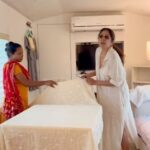 Neena Gupta Instagram - School mein domestic science li thi na toh kaam aa gayi