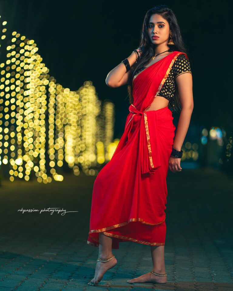 Neha Chowdary Endluri Instagram - The look in detailing ❤️ #swipe 📸 & 🎨 : @mukeshreddy89 @mkpassionphotography Makeup , hairstyling & saree draping : @priyasandeepmakeupartistry @bridalstoptirupati Thanks for the location Sandeep annaa!! @priyasandeepmakeupartistry 🔥 Team : @mukeshreddy89 @vamsireddy_111 @gangasaireddy94