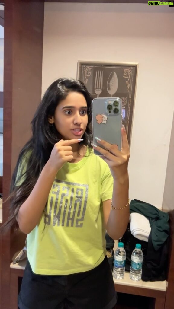 Neha Chowdary Endluri Instagram - A quick one ❤️ how’s my phone case ? 🙈🫣 Outfit: @elegant_threads_by_salma #neha_nani #reels #trending