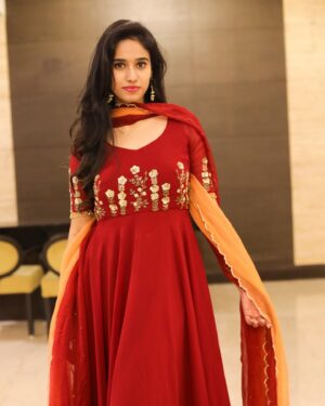Neha Chowdary Endluri Instagram - When in doubt , wear red ❤️ #swipe 
Outfit: @elegant_threads_by_salma 

#neha_nani #nehachowdary