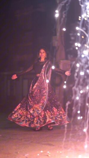 Neha Chowdary Endluri Instagram - Can you feel the love ❤️ ! 
📸- @avinash_mukkamala
Outfit- @bridalstoptirupati
Makeup & hairstyling- @priyasandeepmakeupartistry 

#neha_nani #reels #trending #diwali