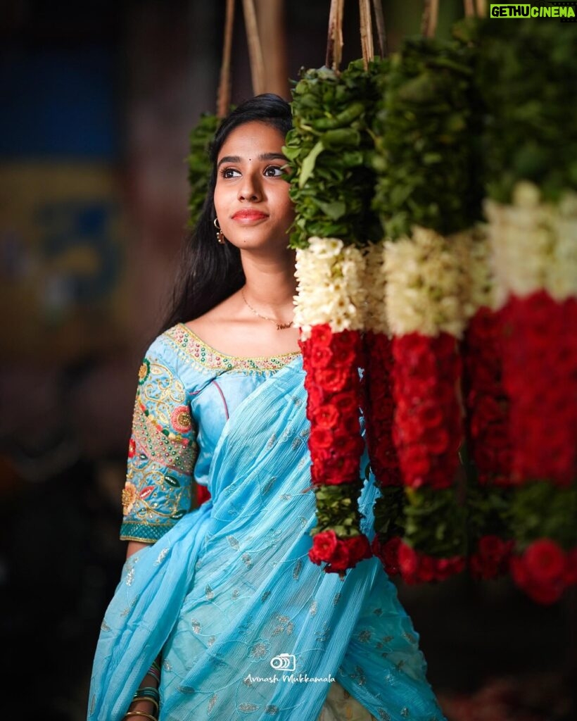 Neha Chowdary Endluri Instagram - Temple day 😇🩵 #swipe 📸 - @avinash_mukkamala Assist @shutterbug_yuga #neha_nani #nehachowdary #templeday #traditional #tirupati