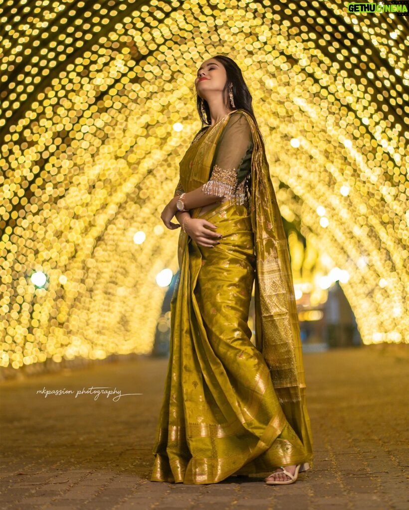 Neha Chowdary Endluri Instagram - Let’s flip to traditional 💛 #swipe 📸- @mkpassionphotography Makeup & hairstyling: @priyasandeepmakeupartistry @bridalstoptirupati Saree & blouse : @bridalstop_boutique #neha_nani #nehachowdary