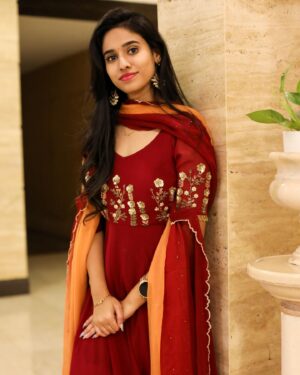 Neha Chowdary Endluri Instagram - When in doubt , wear red ❤️ #swipe 
Outfit: @elegant_threads_by_salma 

#neha_nani #nehachowdary
