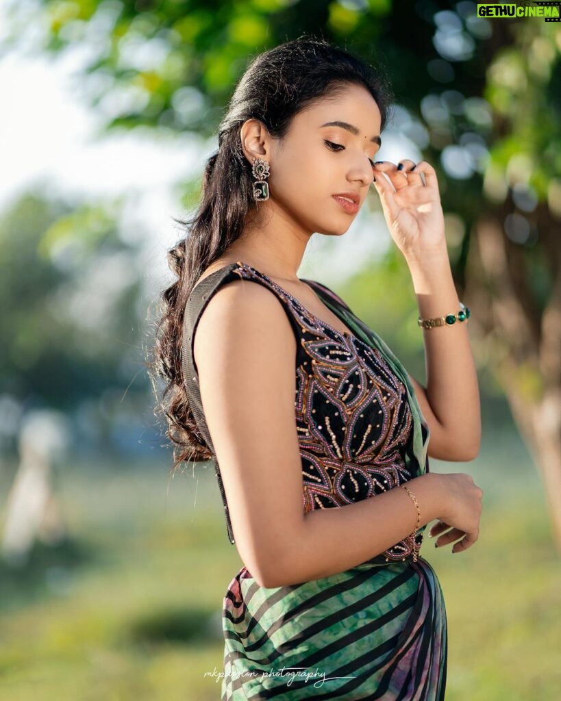 Neha Chowdary Endluri Instagram - Get lost in the moment ✨ #swipe 📸 : @mkpassionphotography @mukeshreddy89 Saree & blouse : @elegant_threads_by_salma Makeup & hairstyling: @tripuraa_alapati #neha_nani #nehachowdary