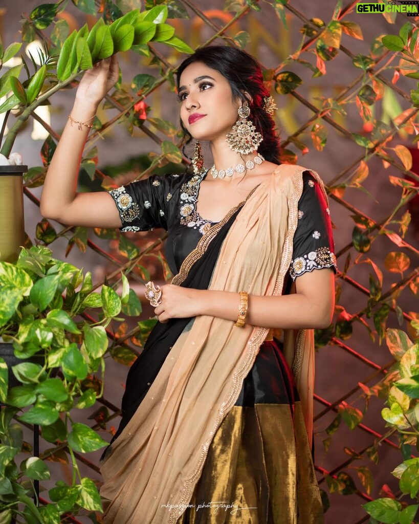 Neha Chowdary Endluri Instagram - 🤎! #swipe Outfit : @house_of_priyasandeep Makeup & hairstyle : @priyasandeepmakeupartistry @bridalstoptirupati Captured: @mukeshreddy89 @mkpassionphotography #neha_nani #nehachowdary
