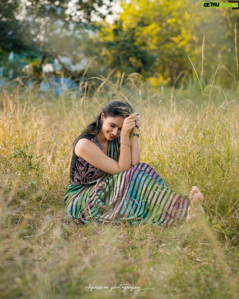 Neha Chowdary Endluri Instagram - Get lost in the moment ✨ #swipe 📸 : @mkpassionphotography @mukeshreddy89 Saree & blouse : @elegant_threads_by_salma Makeup & hairstyling: @tripuraa_alapati #neha_nani #nehachowdary