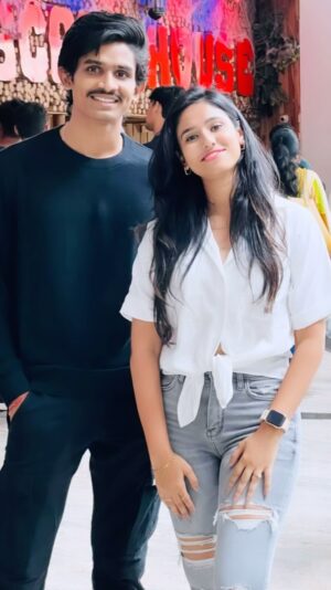 Neha Chowdary Endluri Instagram - Prashanthanga brathakanivvara ? @nehachowdaryyy___ 🤦‍♂️🤣 @_pavanhari000__ #fam000 
.
.
.
#pavanhari #nehachowdary #pavanhari000 #trending #telugureels #telugu #keedacola #comedy #telugucomedyreels #hyderabad