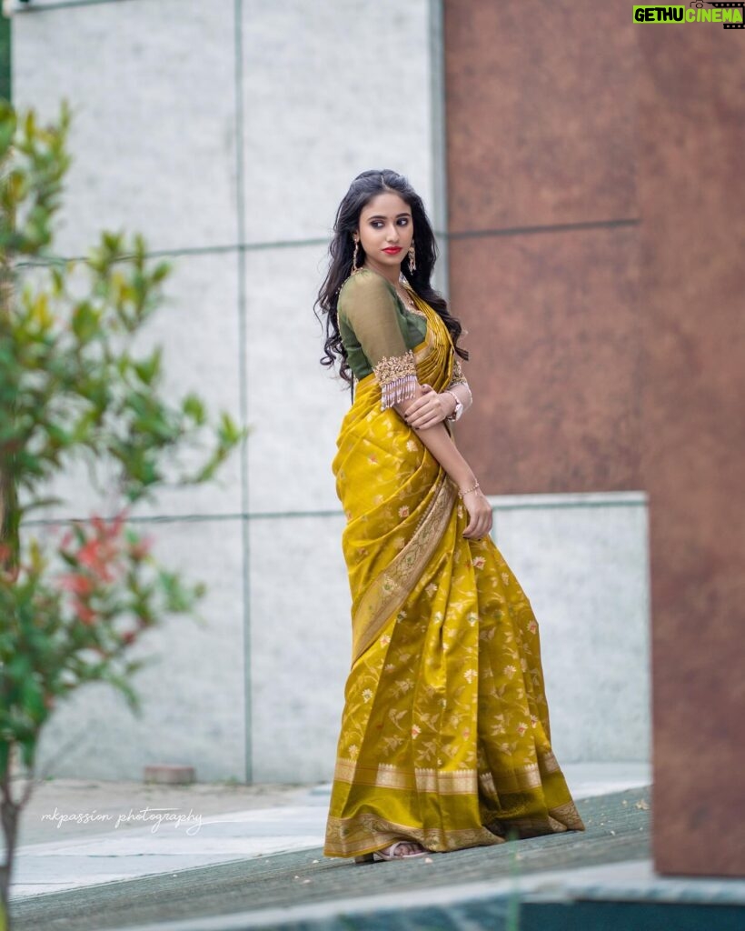 Neha Chowdary Endluri Instagram - Let’s flip to traditional 💛 #swipe 📸- @mkpassionphotography Makeup & hairstyling: @priyasandeepmakeupartistry @bridalstoptirupati Saree & blouse : @bridalstop_boutique #neha_nani #nehachowdary