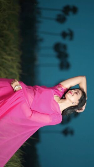 Neha Chowdary Endluri Instagram - Nuvu navvuthunte 💕🙈 
🎥 & 🎨 : @mukeshreddy89 
Makeup & hairstyling: @priyasandeepmakeupartistry @bridalstoptirupati 
Team: @mukeshreddy89 @vamsireddy_111 @gangasaireddy94 @madhaviveluru 

#neha_nani #reels #trending #chepammachepamma #murari