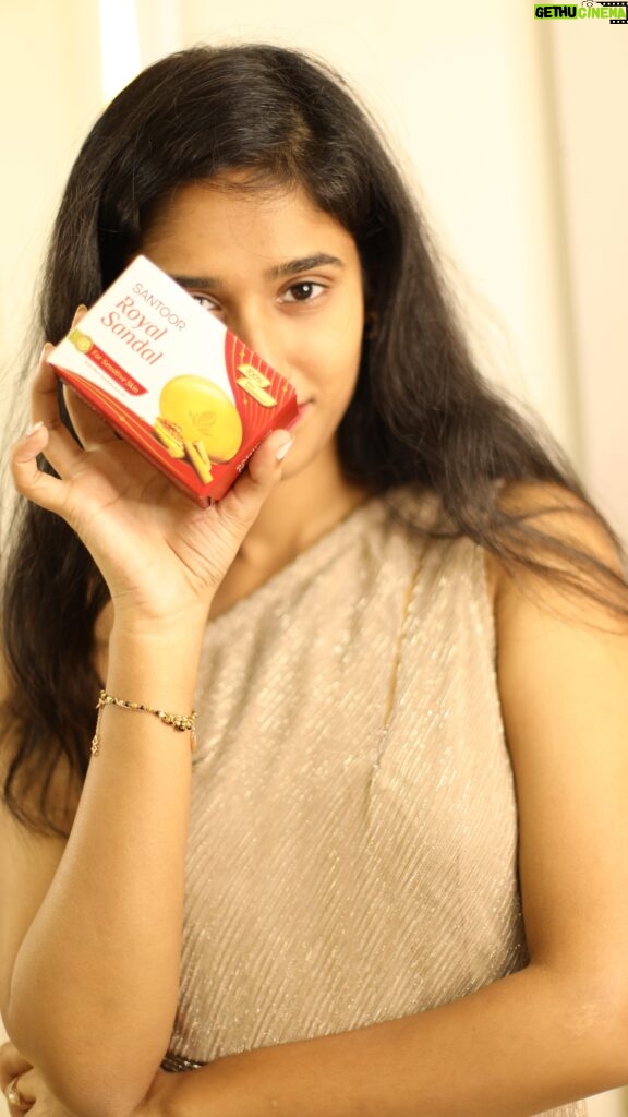 Neha Chowdary Endluri Instagram - Embrace the festive season with a luminous Diwali glow! ✨ Join me as I share a special Skin care edition tips and tricks to enhance your natural beauty just in time for the celebrations. With the power of Santoor Royal Sandal, enriched with 100% real sandalwood, let’s illuminate your skin for the ultimate Diwali radiance. ✨