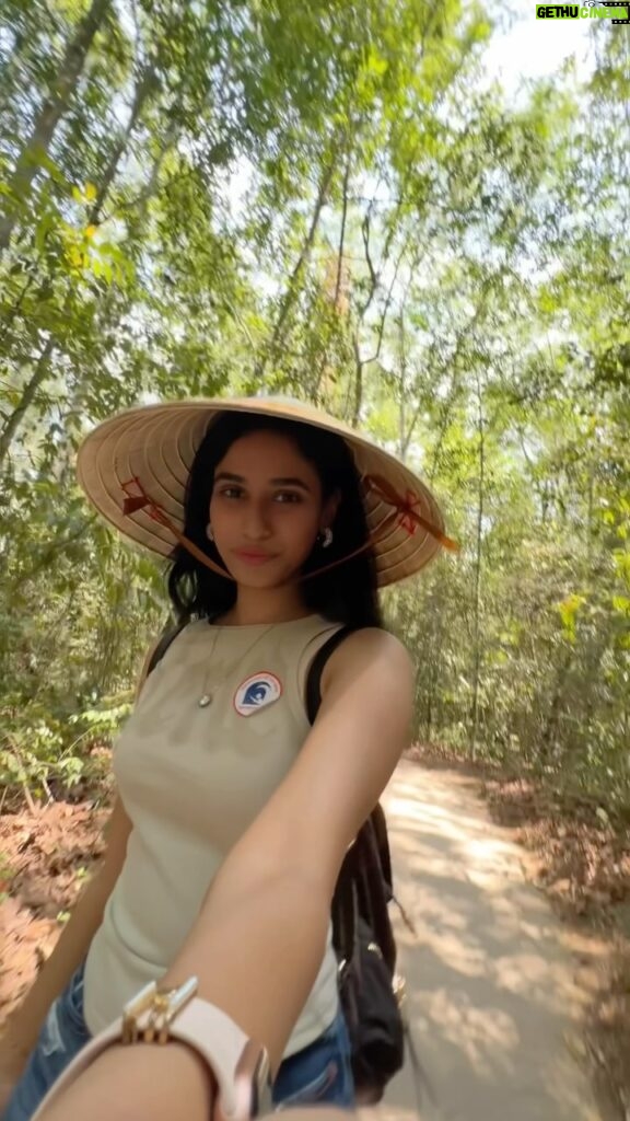 Neha Chowdary Endluri Instagram - 🌳🙂‍↔️🧉🪭 #neha_nani #reels #trending #vietnam #hochiminhcity