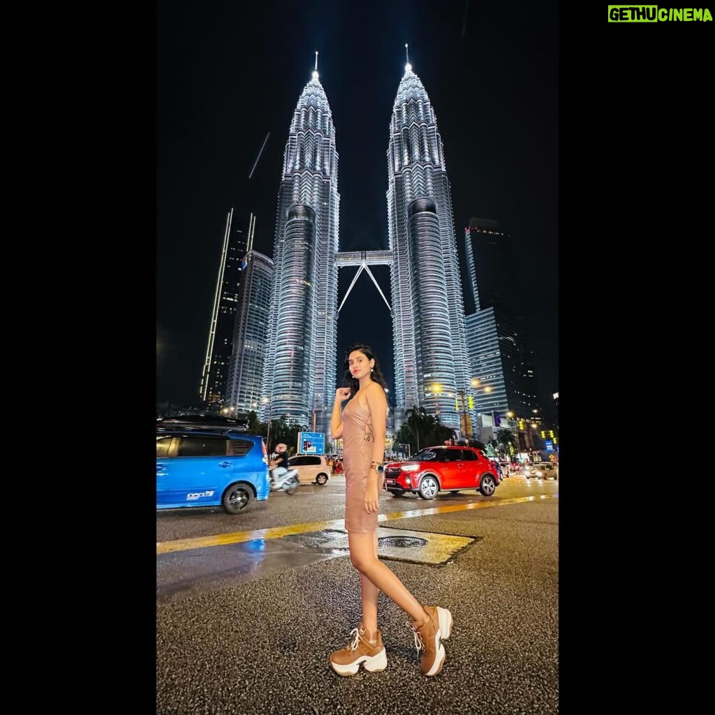 Neha Chowdary Endluri Instagram - Twin Towers ✨ #swipe #neha_nani #nehachowdary #malaysia #twintowers