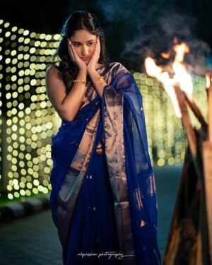 Neha Chowdary Endluri Instagram - Bhogi Subhakankshalu 💙🔥 #swipe 
📸 : @mkpassionphotography @mukeshreddy89 
Makeup & hairstyling: @priyasandeepmakeupartistry @bridalstoptirupati 
Saree & blouse : @bridalstop_boutique 

#neha_nani #nehachowdary #bhogi2024 #happybhogi #sankranthi