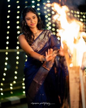 Neha Chowdary Endluri Instagram - Bhogi Subhakankshalu 💙🔥 #swipe 
📸 : @mkpassionphotography @mukeshreddy89 
Makeup & hairstyling: @priyasandeepmakeupartistry @bridalstoptirupati 
Saree & blouse : @bridalstop_boutique 

#neha_nani #nehachowdary #bhogi2024 #happybhogi #sankranthi