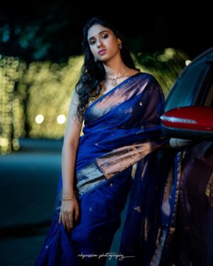 Neha Chowdary Endluri Instagram - Bhogi Subhakankshalu 💙🔥 #swipe 
📸 : @mkpassionphotography @mukeshreddy89 
Makeup & hairstyling: @priyasandeepmakeupartistry @bridalstoptirupati 
Saree & blouse : @bridalstop_boutique 

#neha_nani #nehachowdary #bhogi2024 #happybhogi #sankranthi