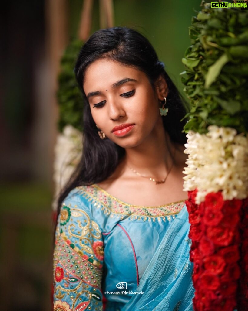 Neha Chowdary Endluri Instagram - Temple day 😇🩵 #swipe 📸 - @avinash_mukkamala Assist @shutterbug_yuga #neha_nani #nehachowdary #templeday #traditional #tirupati