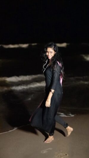 Neha Chowdary Endluri Instagram - This one 🩶 ! #neha_nani #reels #nofilter #beach #oldisgold #trending #maateranichinnadani