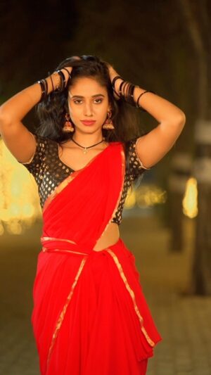 Neha Chowdary Endluri Instagram - Song !!!!! 🔥❤️
🎥 & 🎨 : @mukeshreddy89 
Makeup & hairstyling: @priyasandeepmakeupartistry @bridalstoptirupati 
Choreography: @team_twoz_2z @__nanidancer__ 
Team: @mukeshreddy89 @vamsireddy_111 @gangasaireddy94 

#neha_nani #reels #trending #kurchimadathapetti