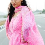 Neha Chowdary Endluri Instagram – Joe 💕😍 
Outfit: @elegant_threads_by_salma 

#neha_nani #reels #trending
