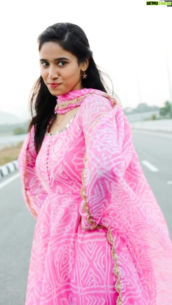 Neha Chowdary Endluri Instagram - Joe 💕😍 Outfit: @elegant_threads_by_salma #neha_nani #reels #trending