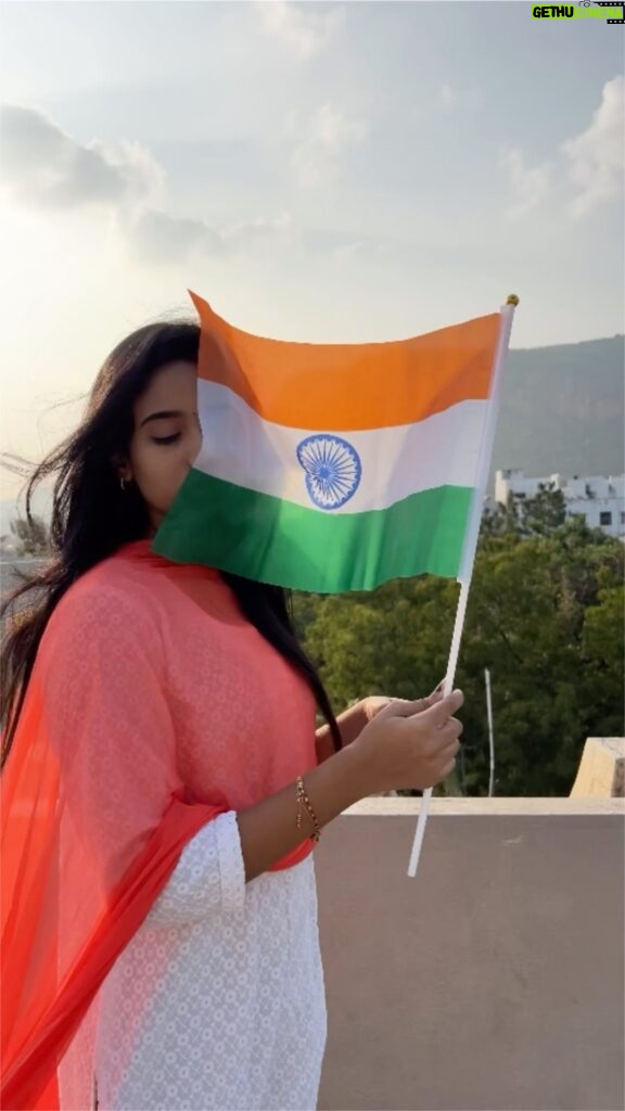 Neha Chowdary Endluri Instagram - Happy Republic Day in advance 🇮🇳 #VandeMataram #OperationValentine In cinemas from feb 16th in Telugu & Hindi @varunkonidela7 @shaktipshada @manushi_chhillar @sonypicsfilmsin @renaissancepicturez