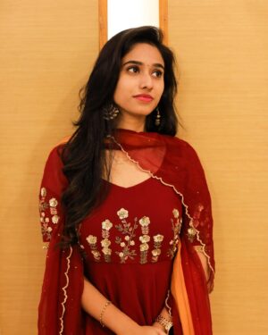 Neha Chowdary Endluri Instagram - When in doubt , wear red ❤️ #swipe 
Outfit: @elegant_threads_by_salma 

#neha_nani #nehachowdary